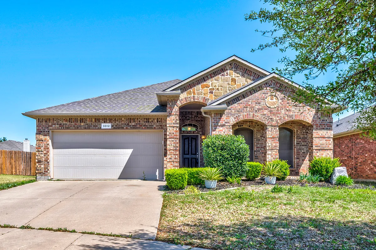 Building Photo - 3312 Stonecrop Trl