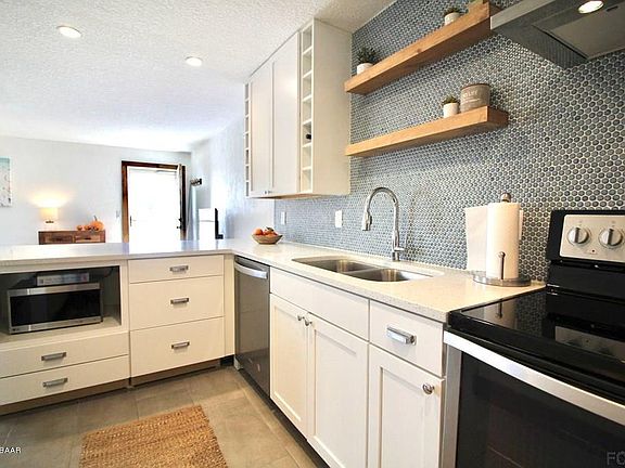 5th image of 112 S 7th St APT 14