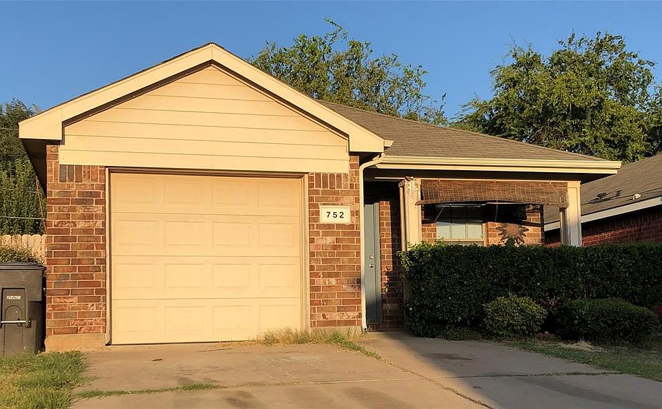 1st image of 752 River Garden Dr
