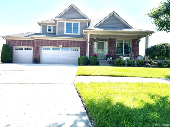 29293 Franklin Cir, Flat Rock, MI 48134