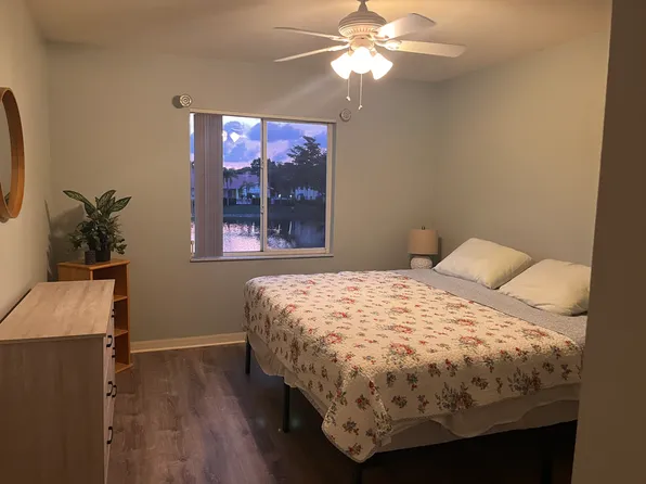 8297 Key Royal Ln APT 324, Naples, FL 34119