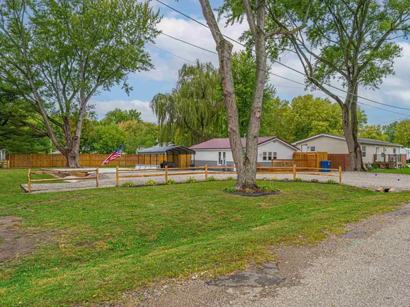 613 S 2nd St, San Jose, IL 62682