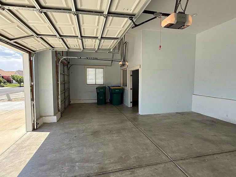 2156 W Thomas St — Photo 32