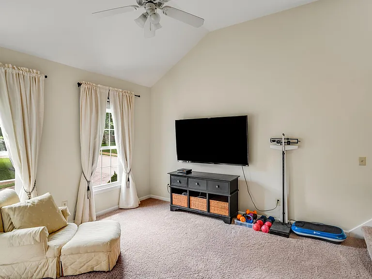 301 Culpepper Ct — Photo 27