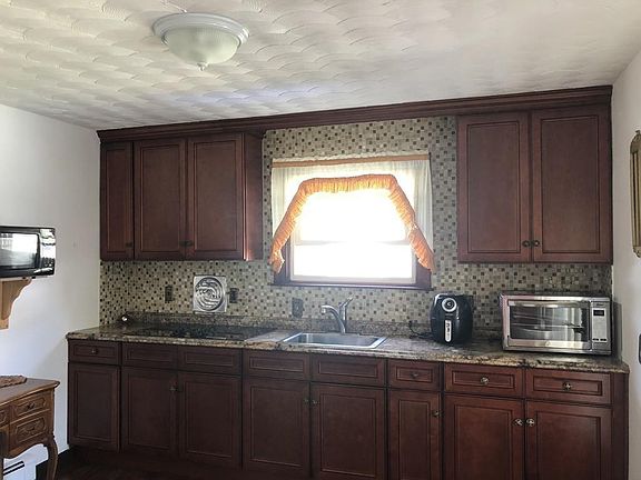 5th image of 68 Heaton Ave