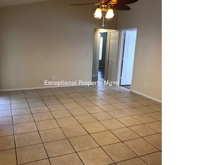 1715 SE 6th Ln — Photo 5