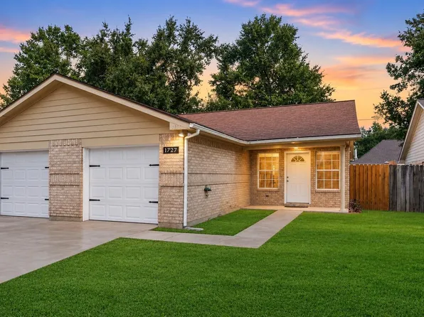 1727 Hazelwood St, Conroe, TX 77301