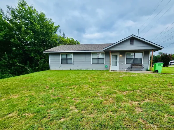 219 E 10th Ave, Bristow, OK 74010