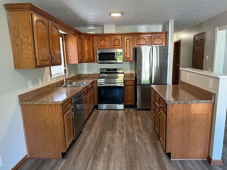 2531 N Gale St — Photo 4