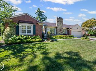 1151 S Renaud Rd, Grosse Pointe Woods, MI 48236