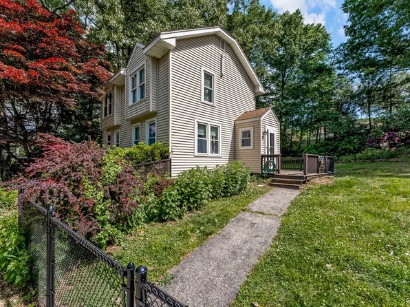 11 Scenic Ave, Webster, MA 01570