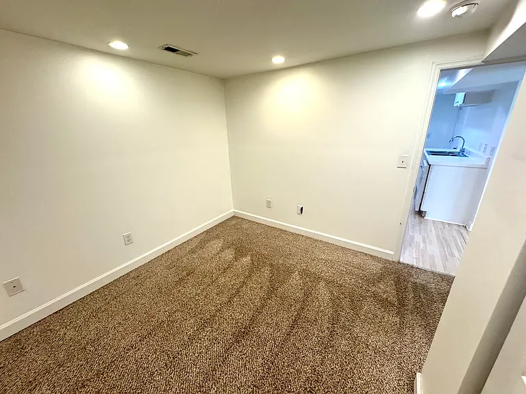 567 Whispering Hills Dr #B — Photo 21