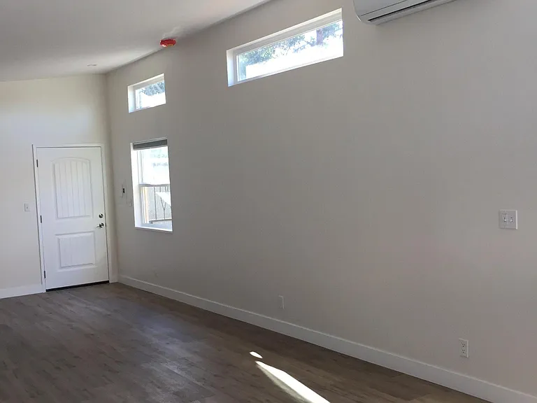 26010 Regent Ave — Photo 16