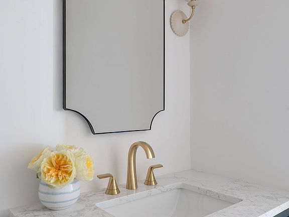 3rd image of 71 Franklin St