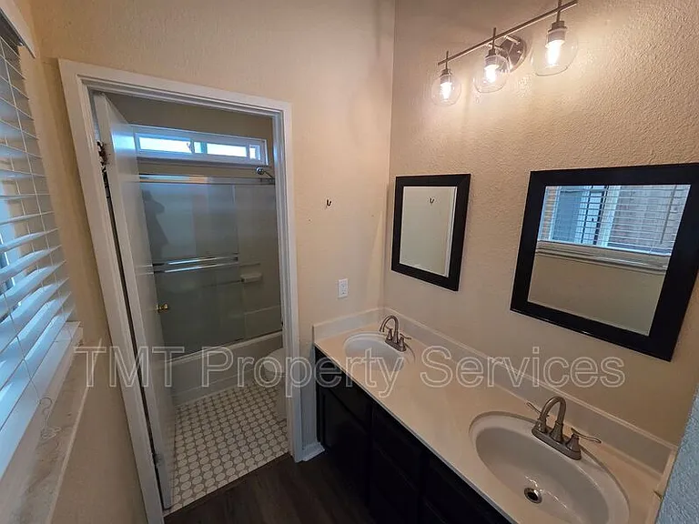 2234 Wall St — Photo 17