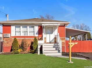 2291 Cedar St, Seaford, NY 11783