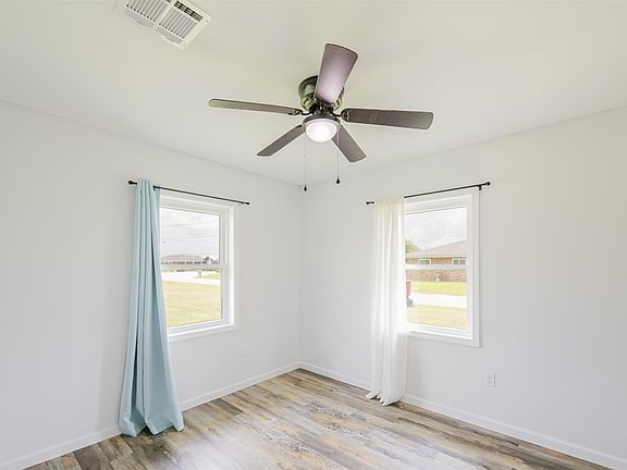 5th image of 210 Rural Dr