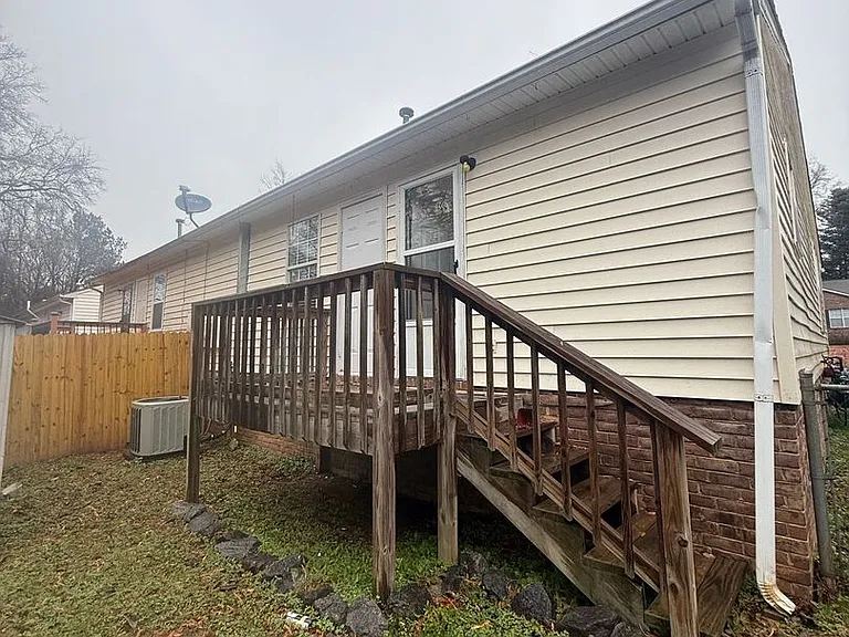 1105 Cherry Meadow Ln — Photo 9