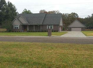 460 Ridgecrest Dr, Greenfield, TN 38230