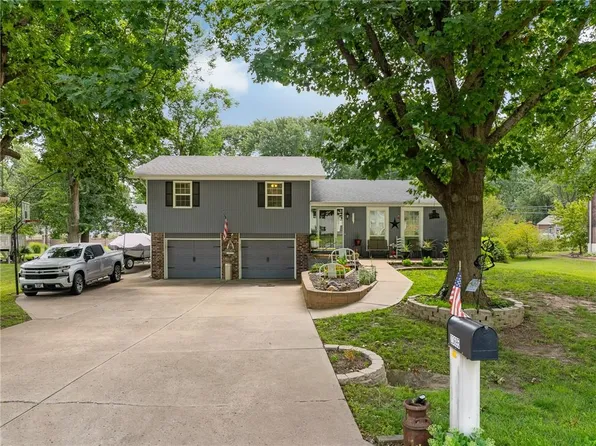 23695 W 56th St, Shawnee, KS 66226