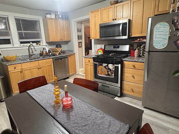 5th image of 325 3rd St #325