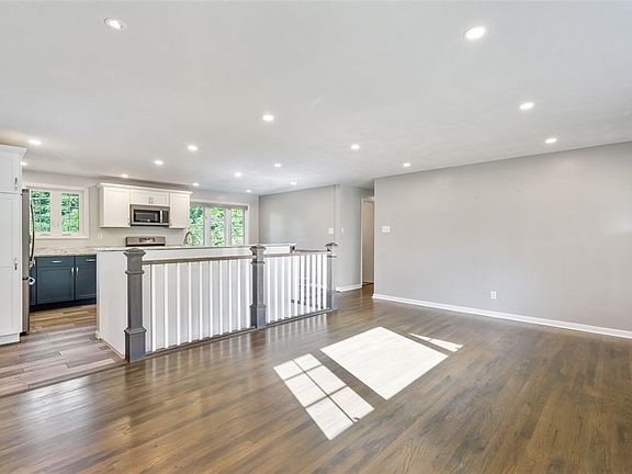 3rd image of 701 Vernon Dr