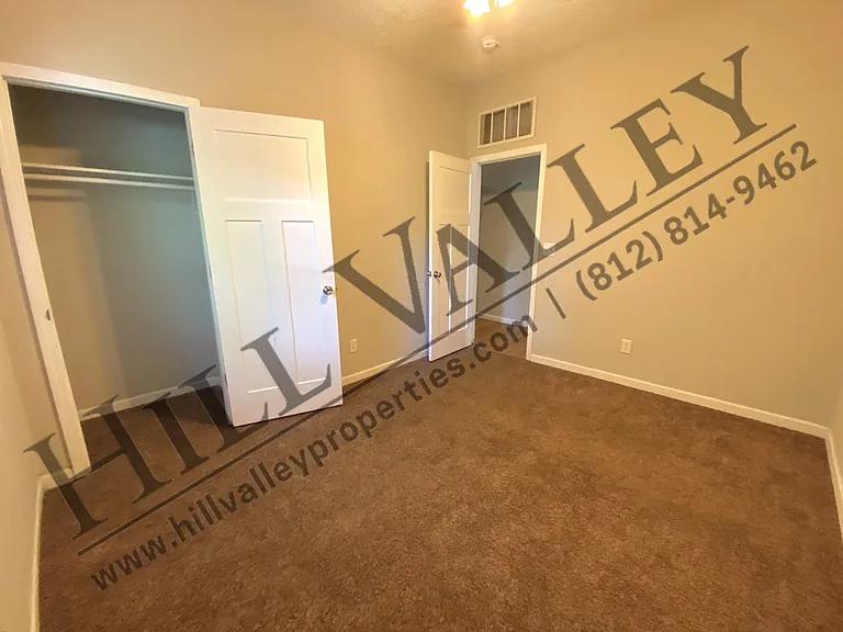 1011 Elm St — Photo 8
