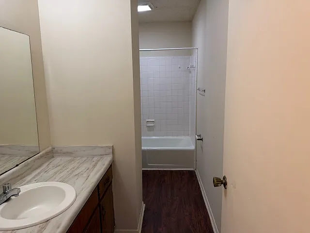 2 bed, 950 sqft, $1,000 — Photo 3