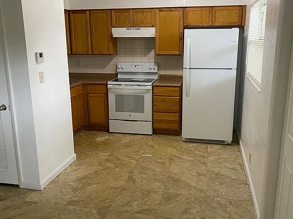 3rd image of 830 NE 43rd Ct