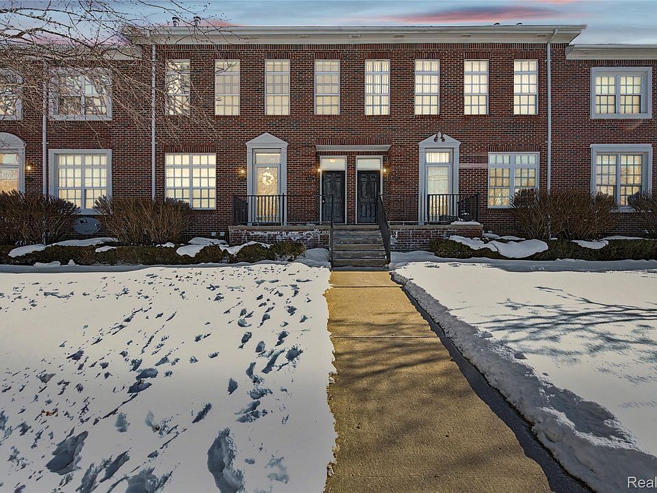 1st image of 43039 Strand Dr
