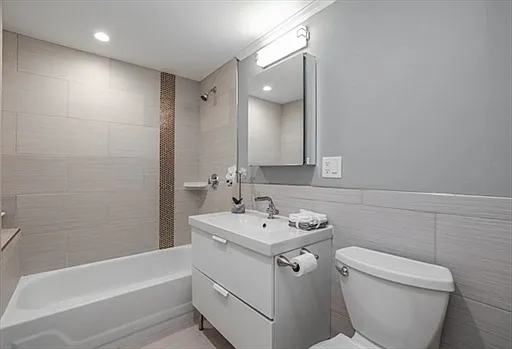 17 Rushmore St #15 — Photo 15