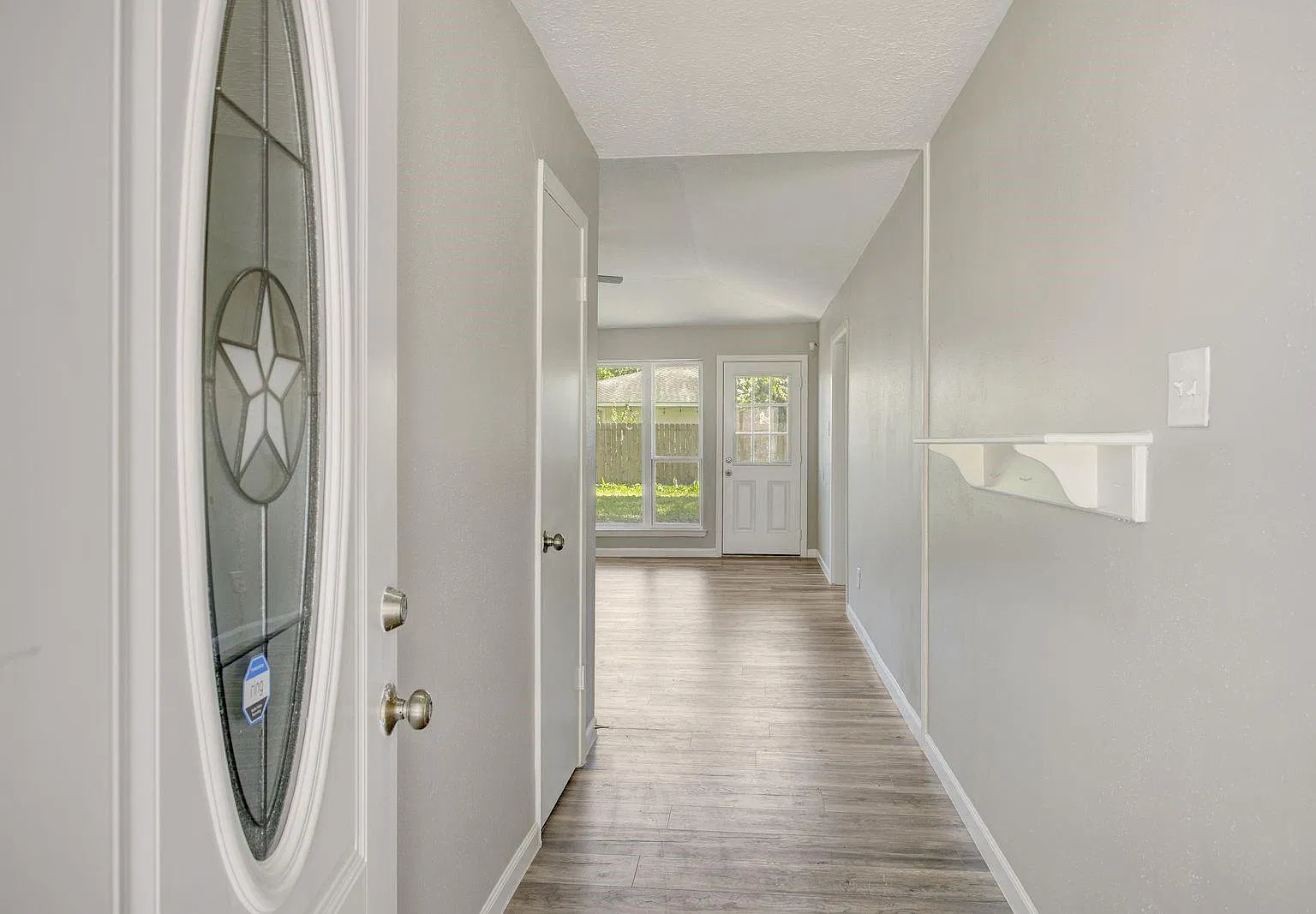 3 bed, 2.0 bath, 1296 sqft, $1,875 — Photo 4