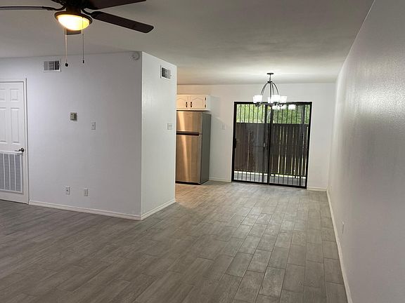 2nd image of 305 Calle Amistosa N #N-401