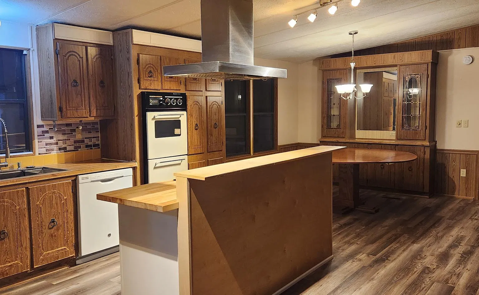 3 bed, 1560 sqft, $1,900 — Photo 1