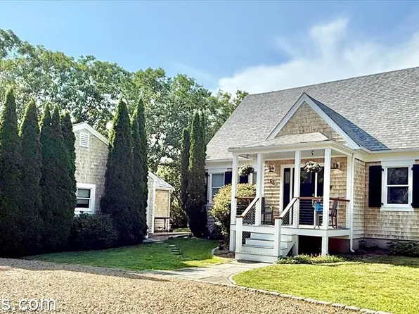 63 Saddle Club Rd, Edgartown, MA 02539