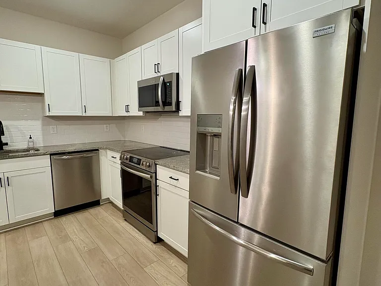 2208 Warbler St — Photo 5