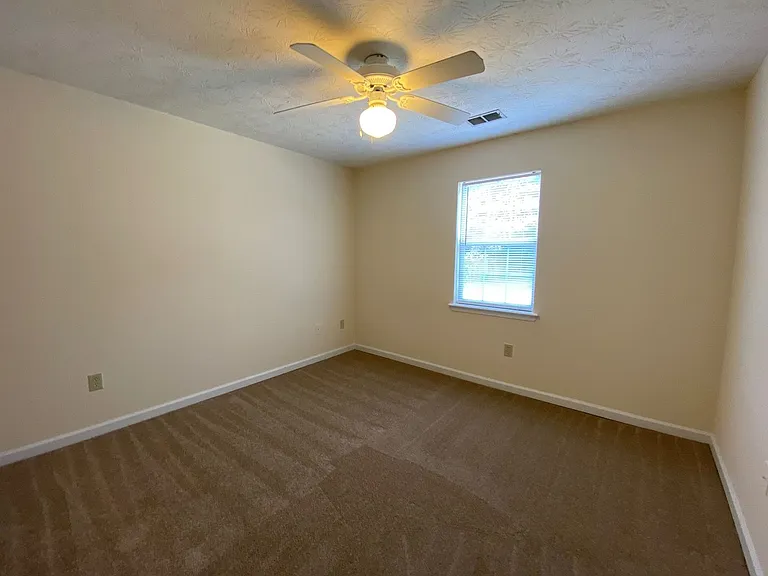 111 Hunters Run Rd — Photo 4