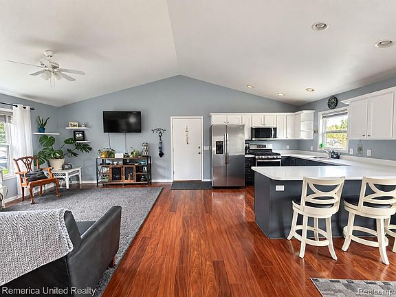 2nd image of 849 Denie Ln