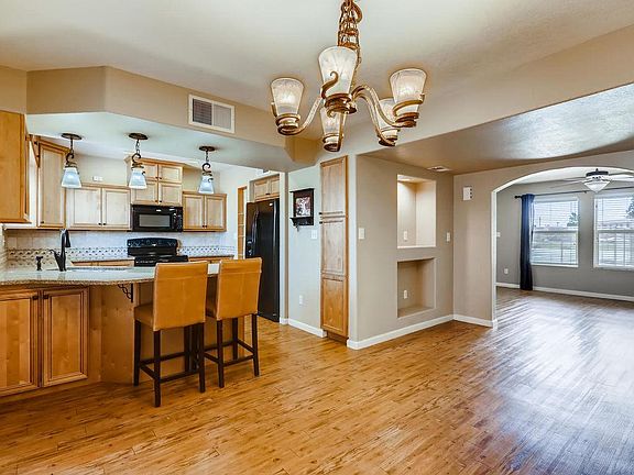 4th image of 927 E Lodge Dr