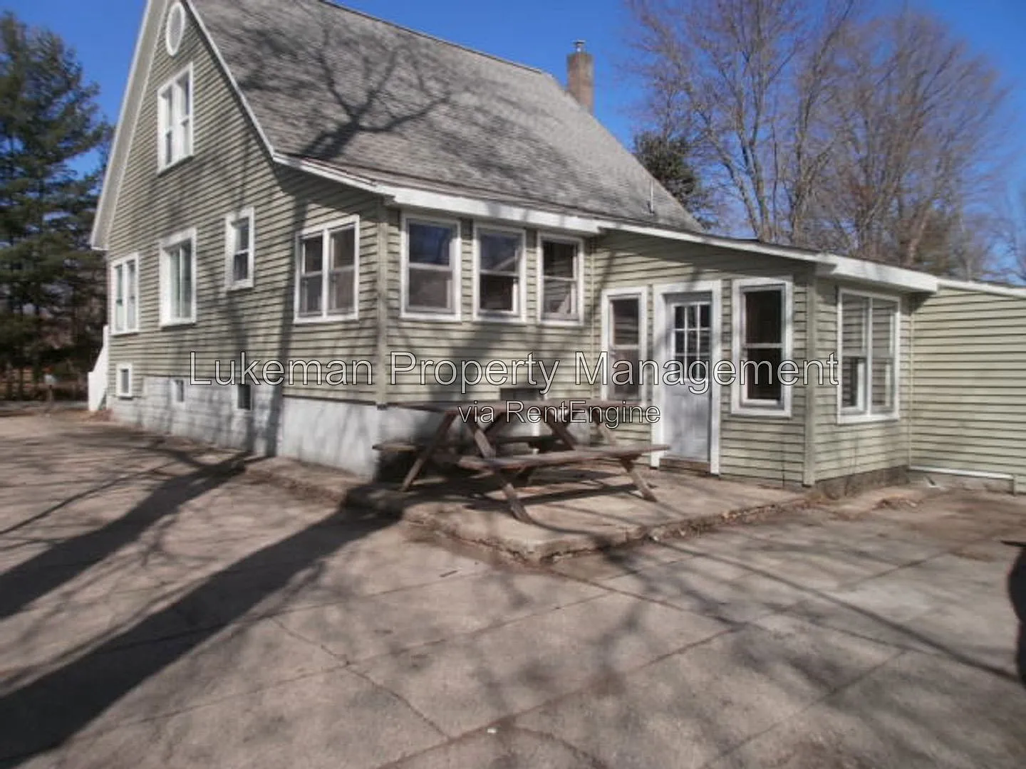 3 bed, 1.5 bath, 1200 sqft, $1,800 — Photo 2