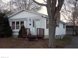 2 Bidwell St, Niantic, CT 06357