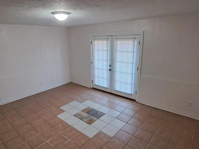 West Towne Apartments — Photo 7
