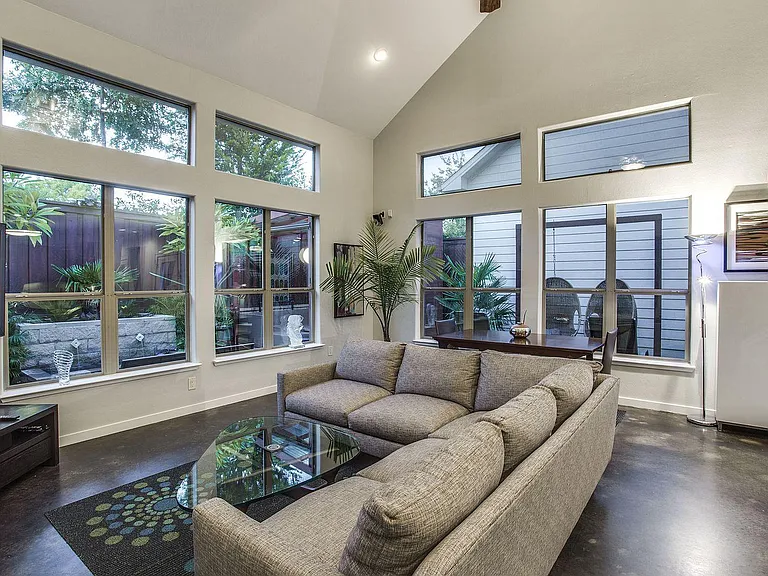 2548 Wedglea Dr — Photo 10