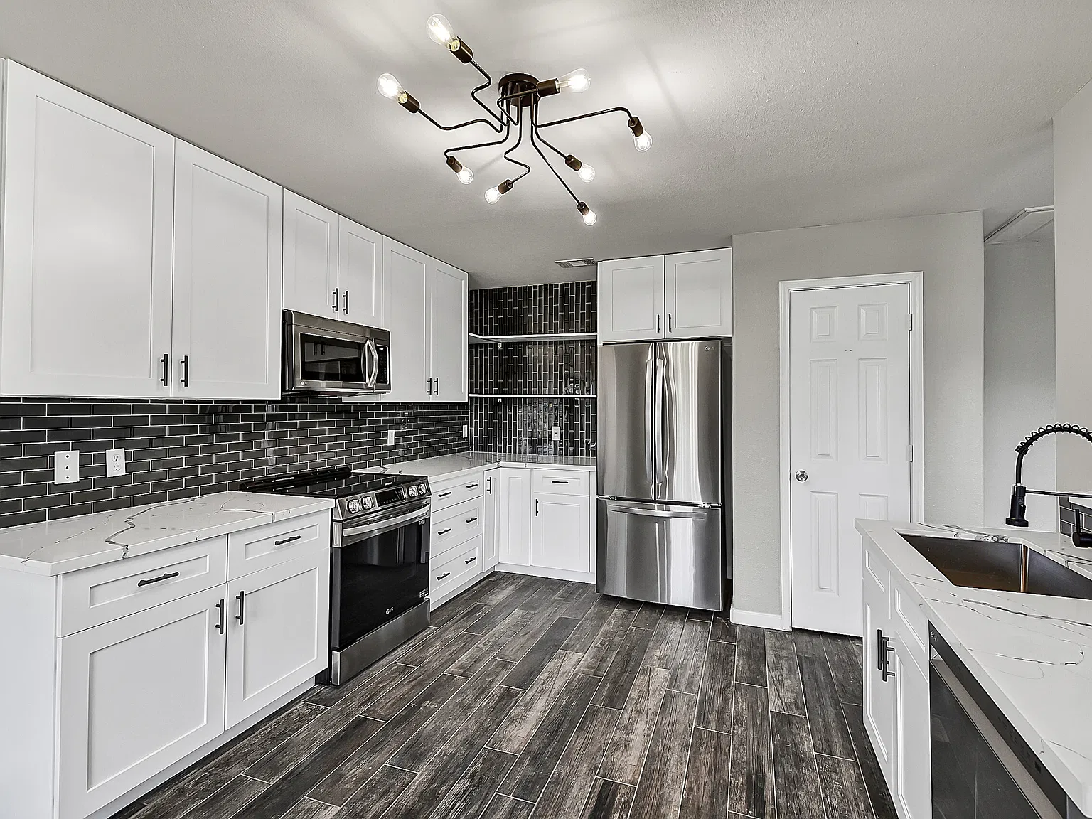 3 bed, 2.5 bath, 1608 sqft, $1,950 — Photo 2