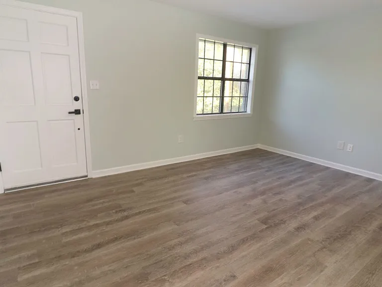 212 N Washington Ave — Photo 4