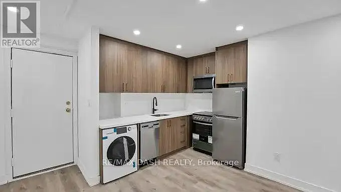 917 Saint Clair Ave W #30 — Photo 17