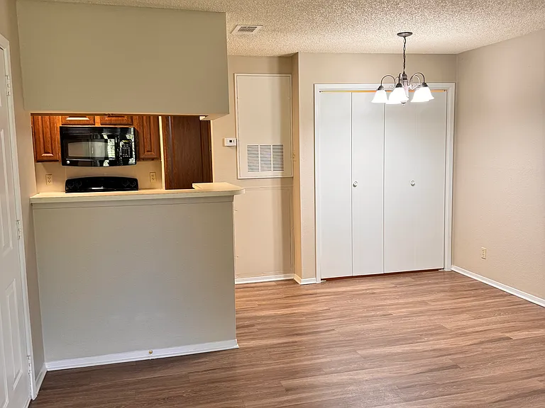 Chappell Hill Apartments — Photo 28