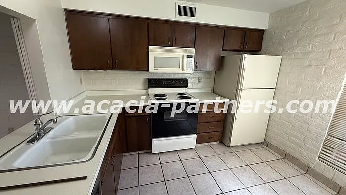 2875 N Tucson Blvd — Photo 4