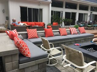 8 White Oak Ln, Westhampton Beach, NY 11978