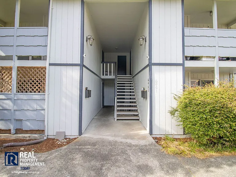 6451 S Stevens St Tacoma — Photo 3